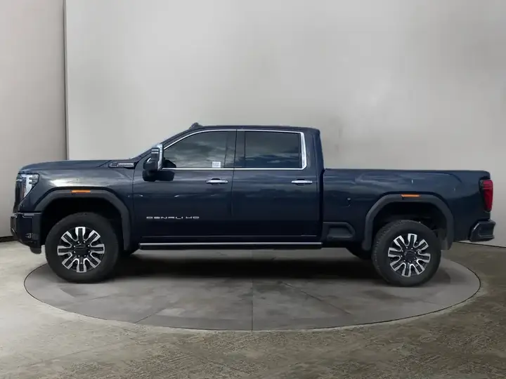 GMC Sierra 3500Hd 2024 photo 2