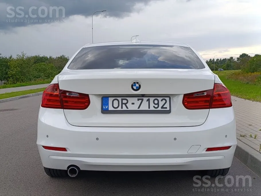 BMW 320I 2013 photo 4