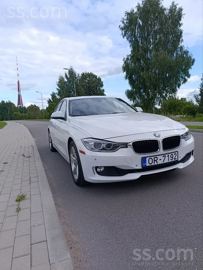 BMW 320I 2013 photo 3