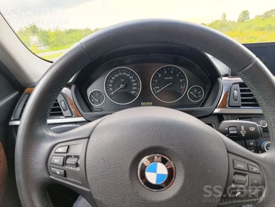 BMW 320I 2013 photo 5
