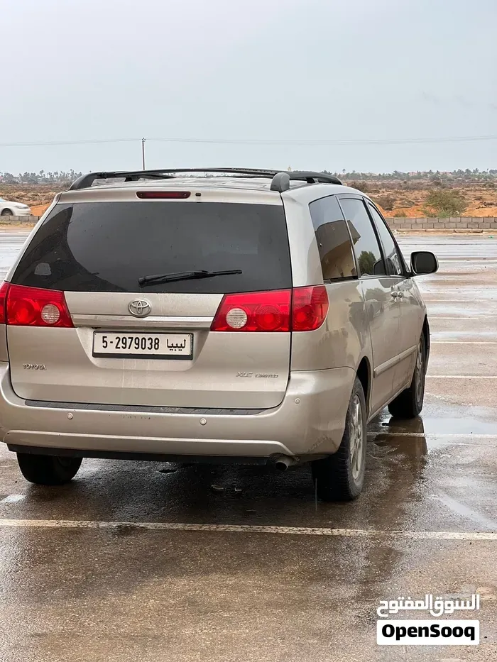 Toyota Sienna 2006 photo 2