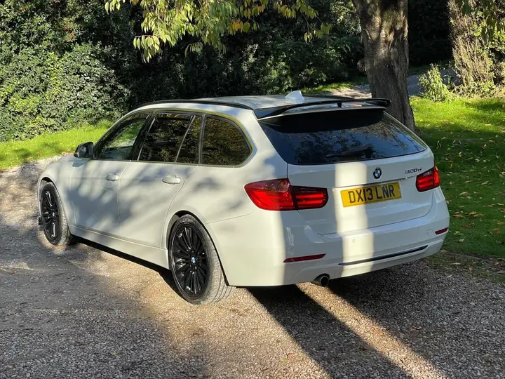 BMW 3 Series 2013 photo 2