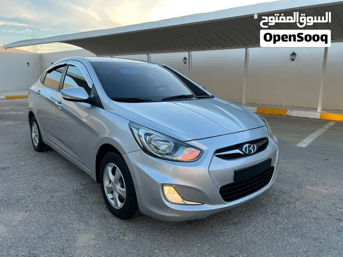 Hyundai Accent 2013 photo 3