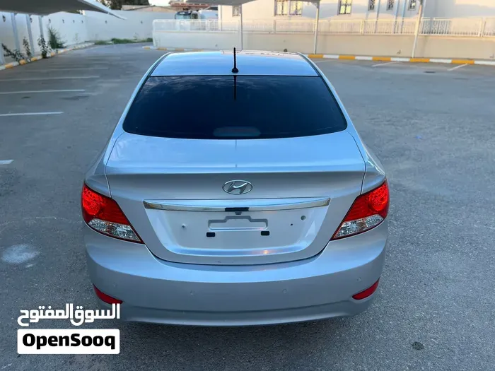 Hyundai Accent 2013 photo 4