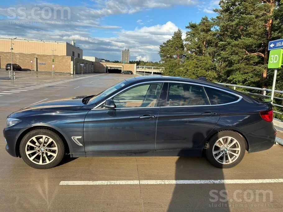 BMW 320I 2020 photo 2
