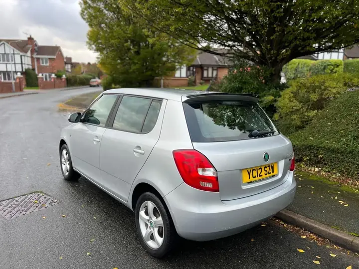 Skoda Fabia 2012 photo 4