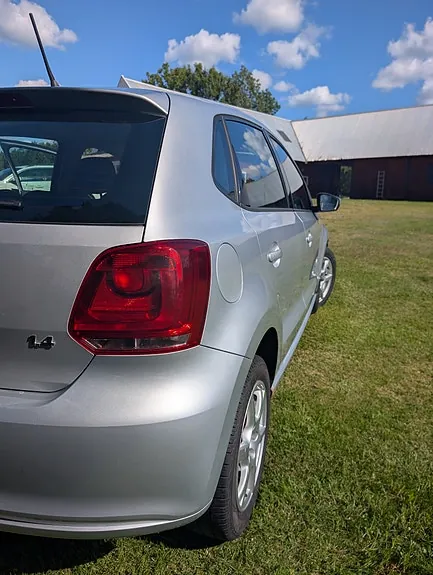 Volkswagen Polo 2011 photo 4