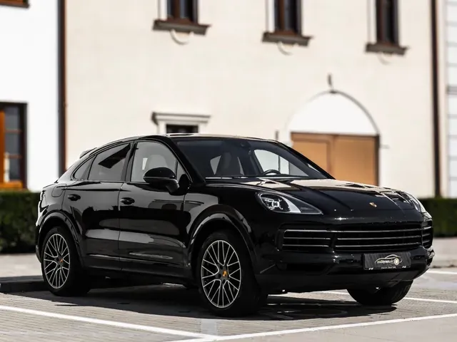 Porsche Cayenne 2023 photo 2