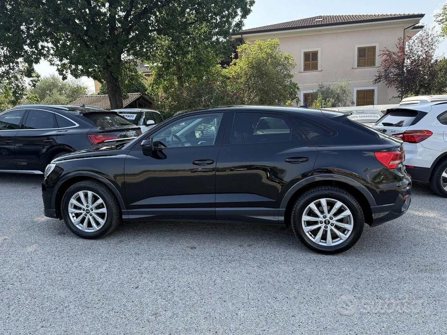 Audi Q3 2021 photo 2