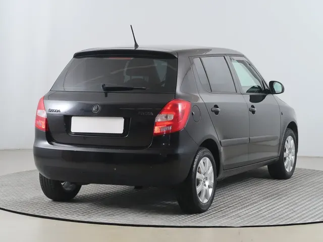 Skoda Fabia 2014 photo 4
