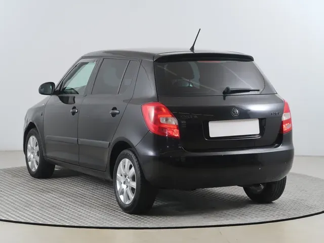 Skoda Fabia 2014 photo 3