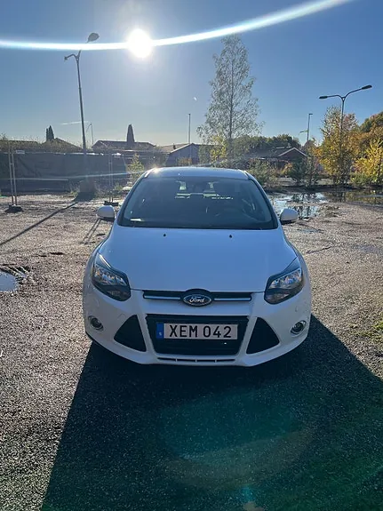 Ford Focus 2014 photo 2