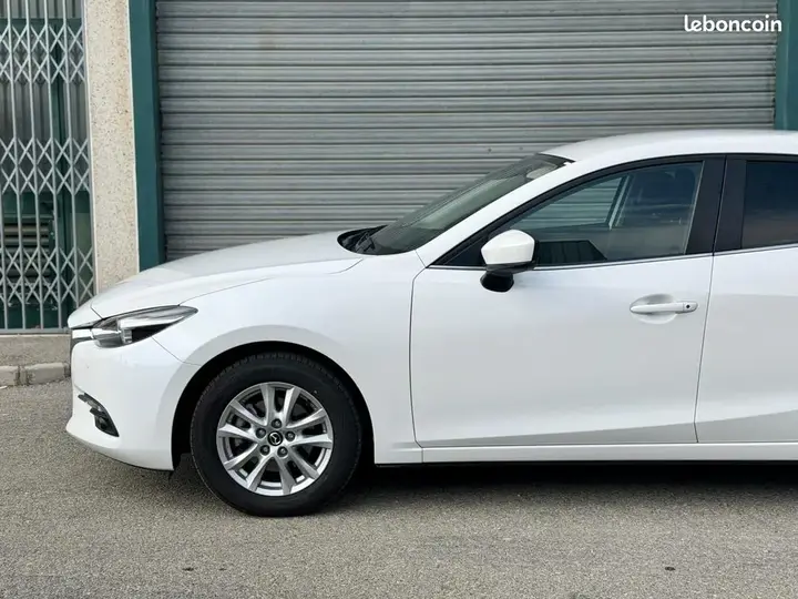 Mazda Mazda3 2018 photo 2