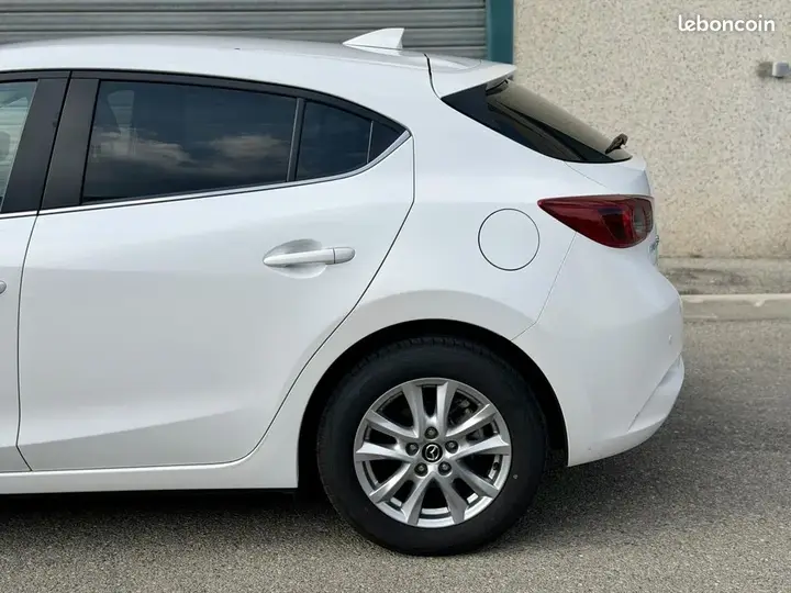 Mazda Mazda3 2018 photo 4