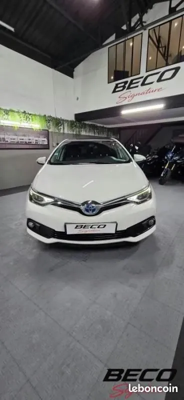 Toyota Auris 2015 photo 2