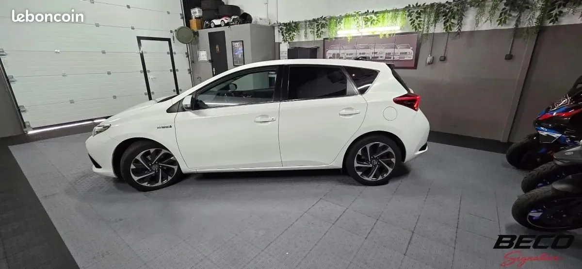Toyota Auris 2015 photo 4