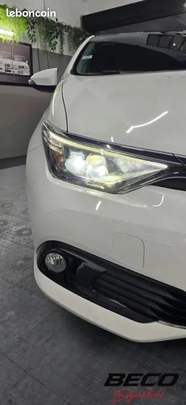 Toyota Auris 2015 photo 3