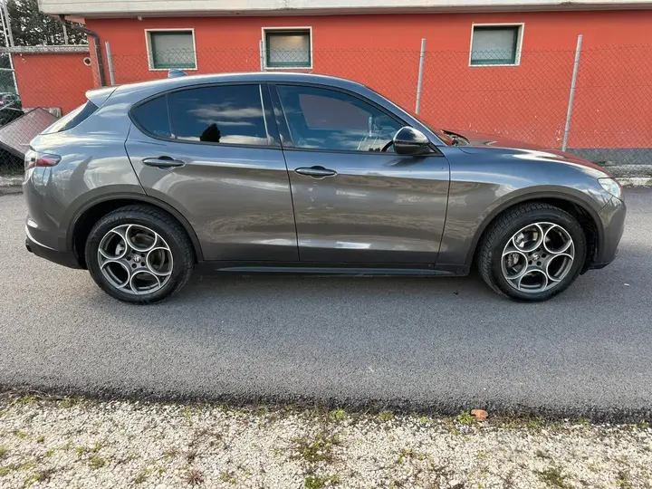 Alfa Romeo Stelvio 2023 photo 4