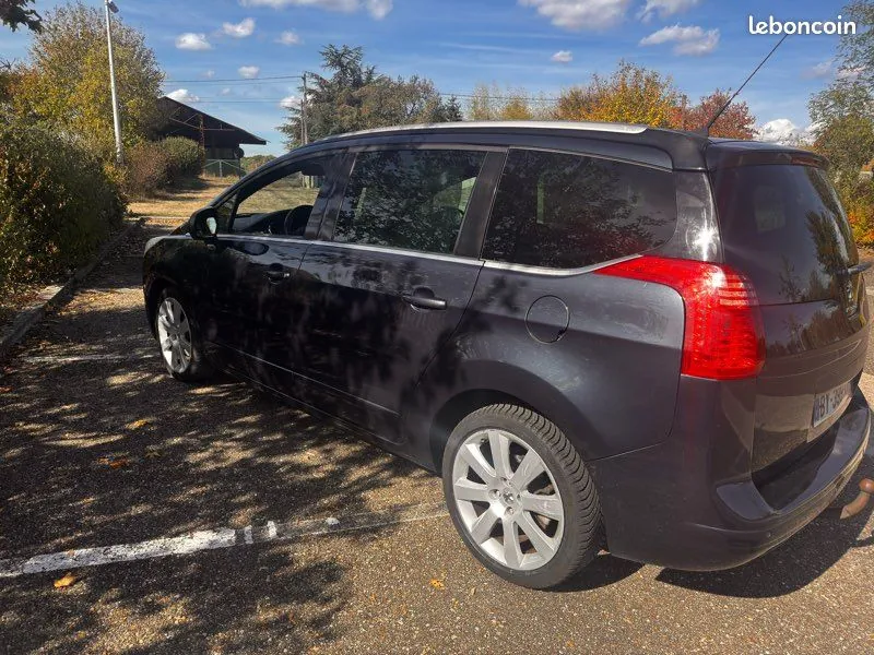 Peugeot 5008 2011 photo 2