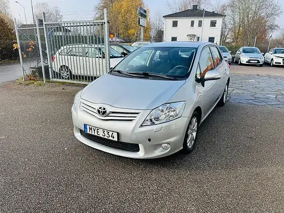 Toyota Auris 2012 photo 2