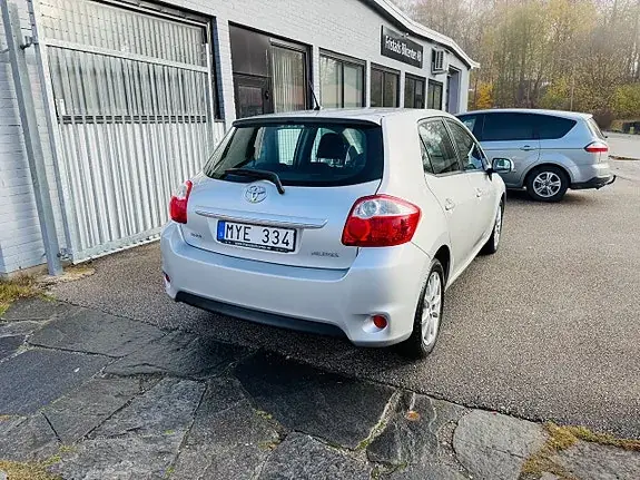 Toyota Auris 2012 photo 3