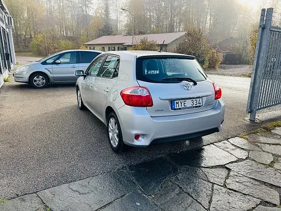 Toyota Auris 2012 photo 4