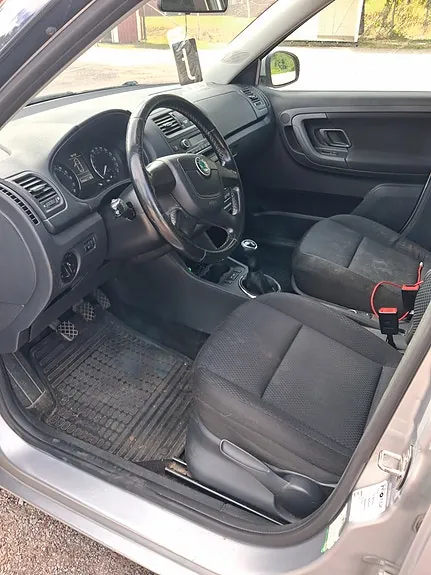Skoda Fabia 2012 photo 4