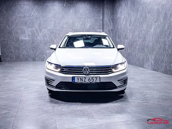 Volkswagen Passat 2018 photo 2