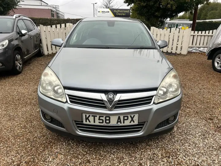 Vauxhall Astra 2008 photo 3