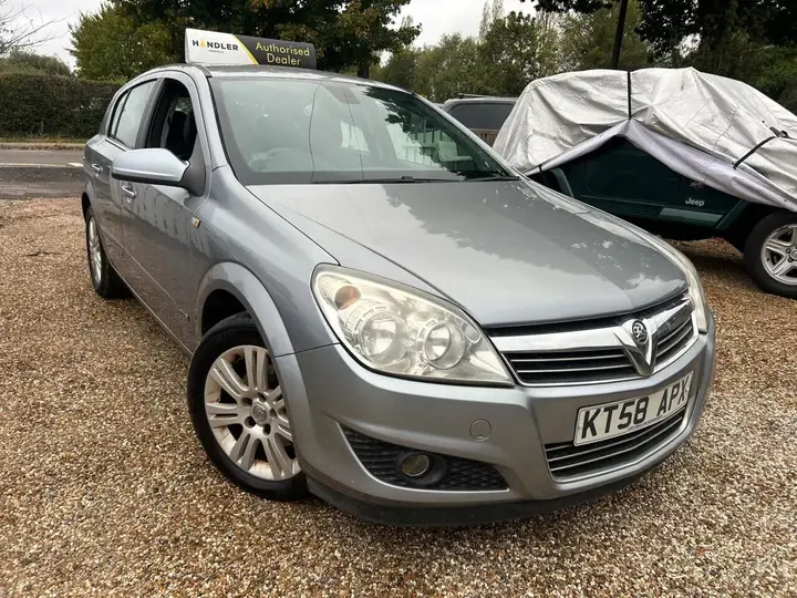 Vauxhall Astra 2008 photo 2