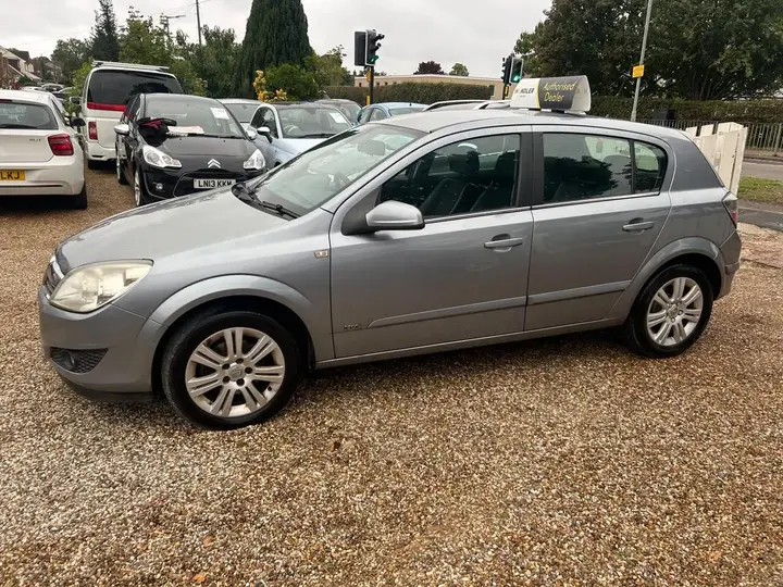 Vauxhall Astra 2008 photo 5