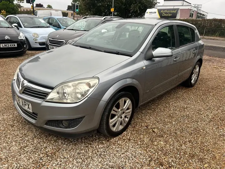 Vauxhall Astra 2008 photo 4