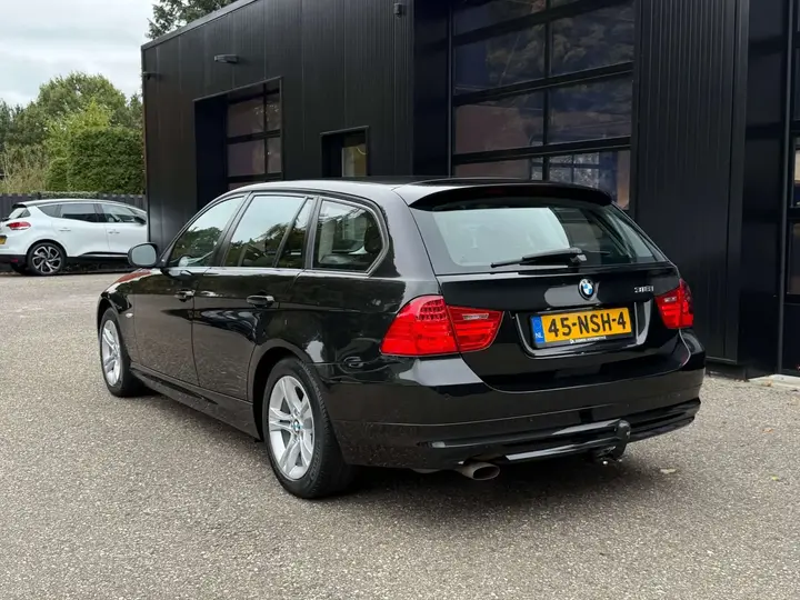 BMW 318I 2010 photo 5