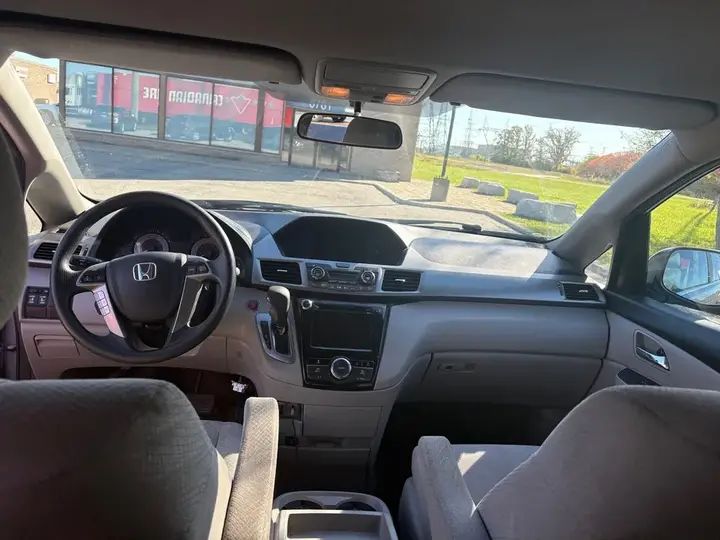 Honda Odyssey 2016 photo 2