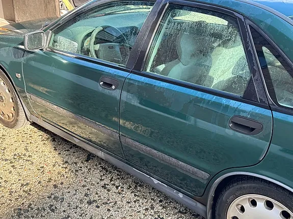Volvo S40 1998 photo 2