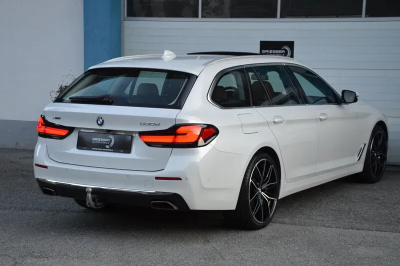 BMW 5 Series 2020 photo 2
