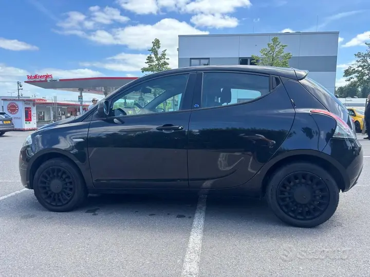 Lancia Ypsilon 2018 photo 2