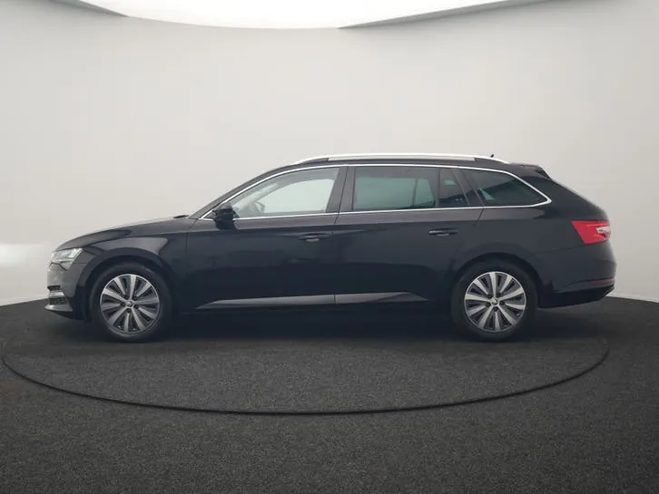 Skoda Superb 2022 photo 2