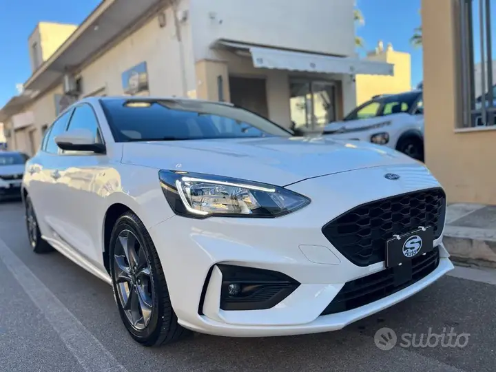 Ford Focus 2021 photo 2