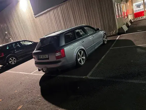 Audi A4 2004 photo 2