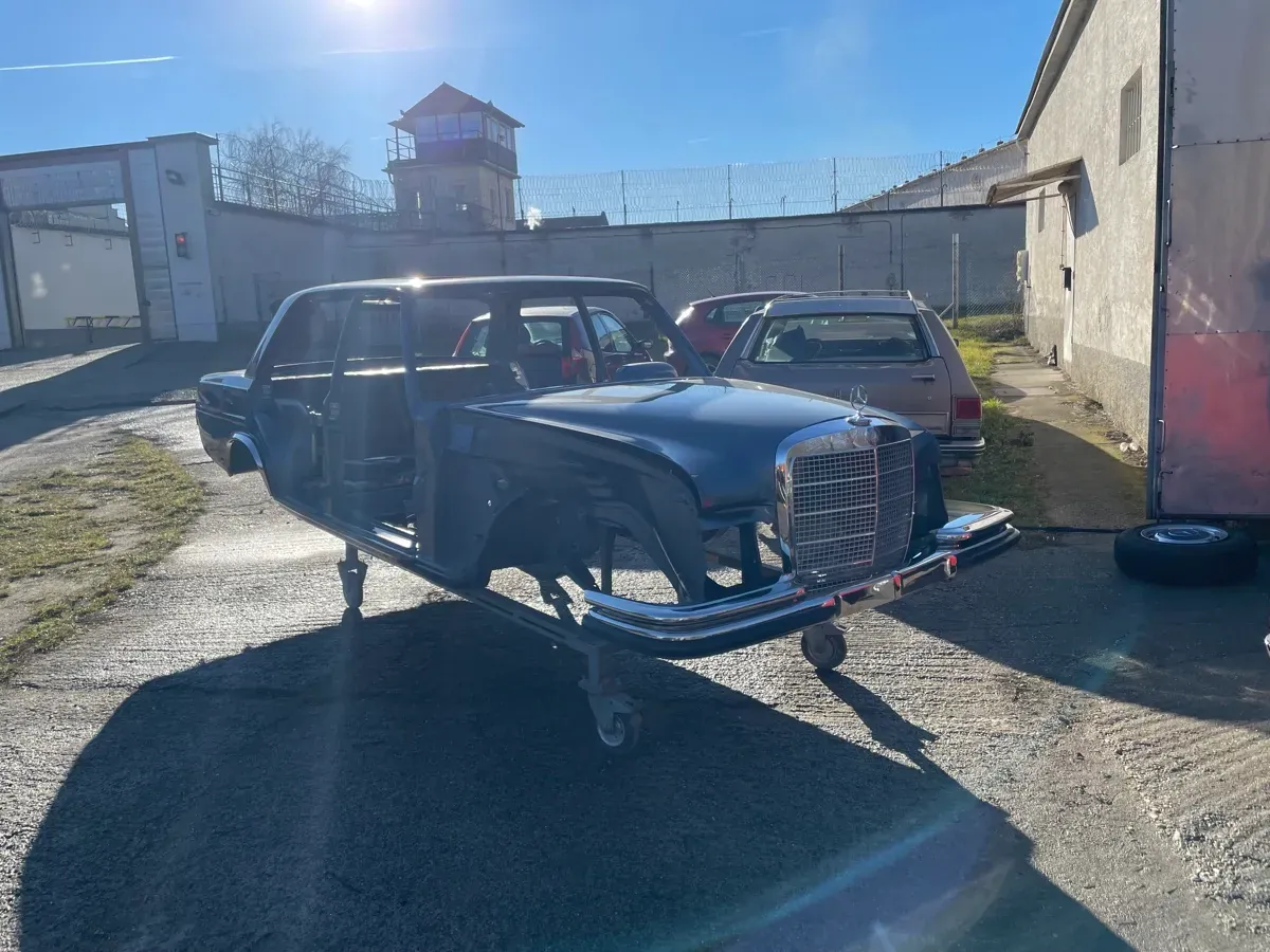 Mercedes-Benz S-Class 1967 photo 3