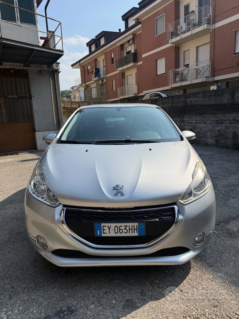 Peugeot 208 2015 photo 2