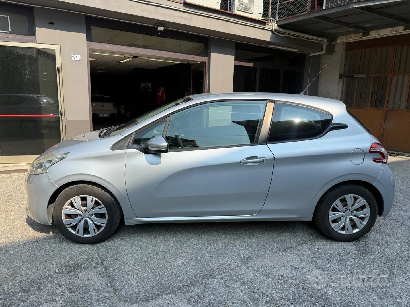 Peugeot 208 2015 photo 4
