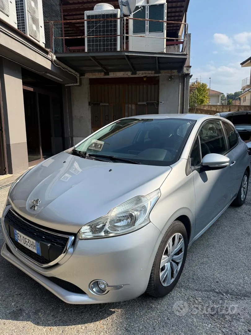 Peugeot 208 2015 photo 3