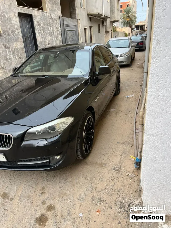 BMW 5 Series 2012 photo 2