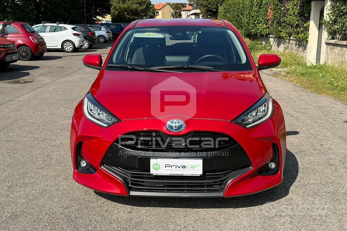 Toyota Yaris 2023 photo 2