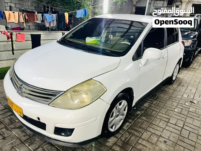 Nissan Tiida 2011 photo 4