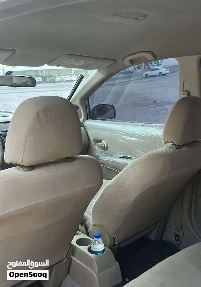 Nissan Tiida 2011 photo 2