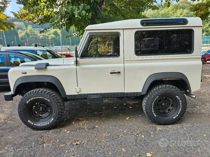 Land Rover Defender 2000 photo 2