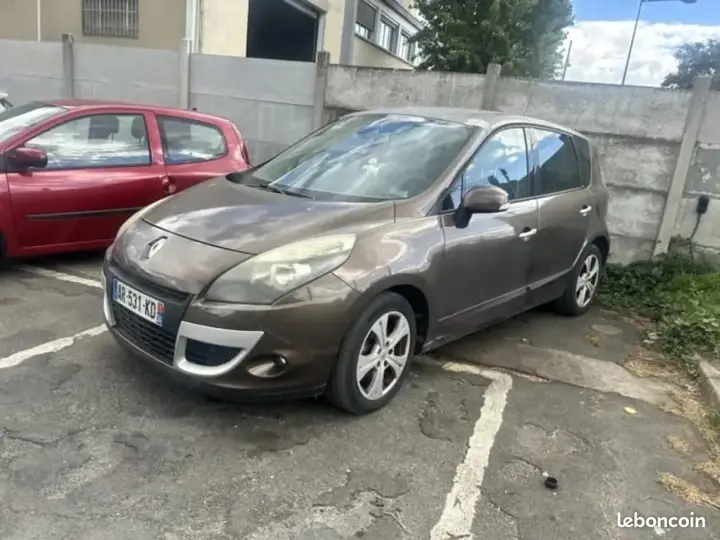 Renault Scenic 2010 photo 2